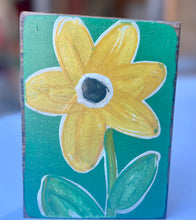 Load image into Gallery viewer, Short stand alone - wood flower blocks
