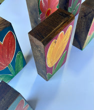Load image into Gallery viewer, Thick stand alone - wood flower blocks
